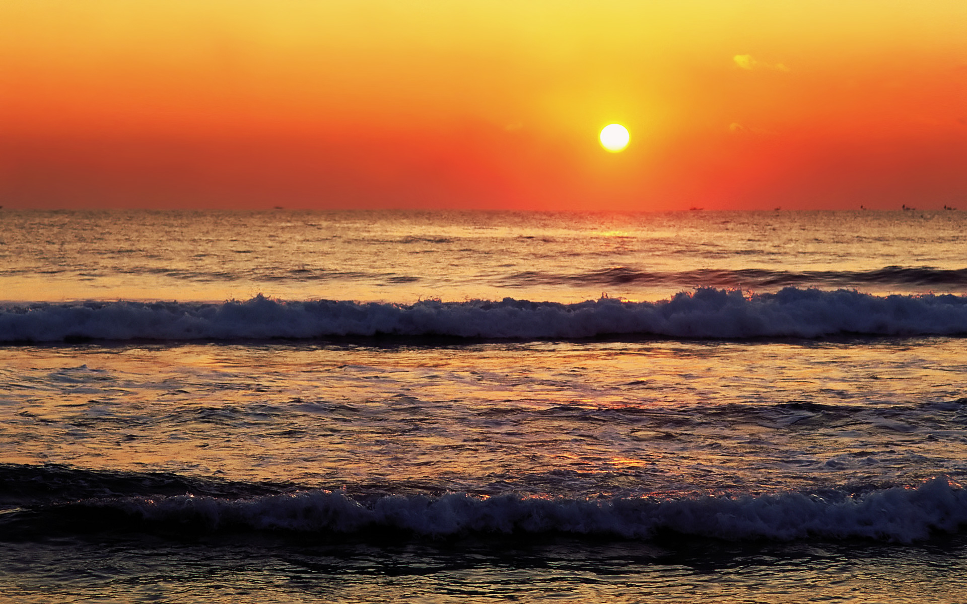 The fading sunlight on the sunset wallpaper Beach Wallpapers