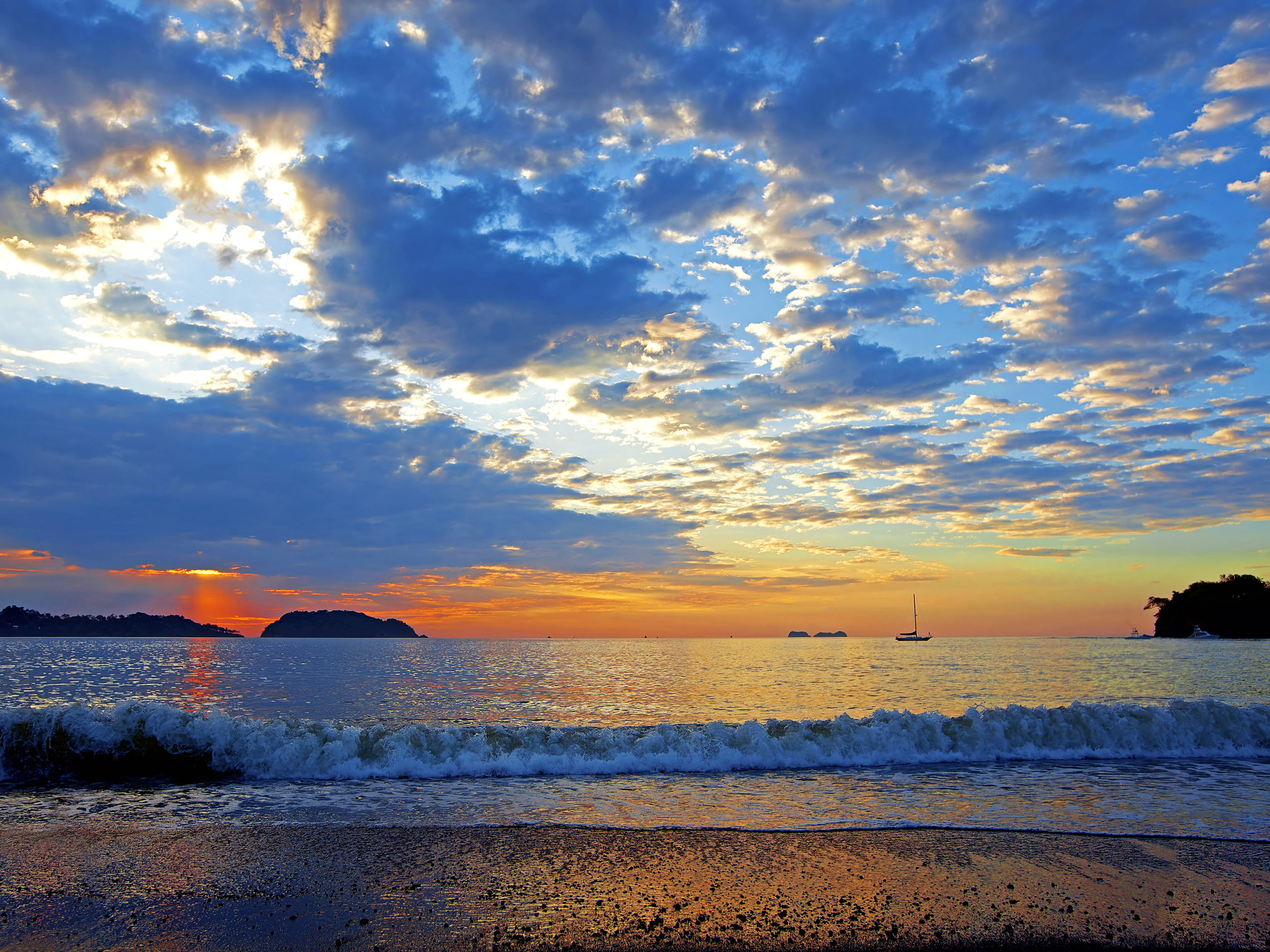Wallpaper of colorful sunset in the Guancaste, Costa Rica - Beach