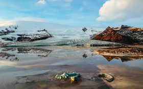 A glacial iceberg lagoon in Öræfi, Iceland