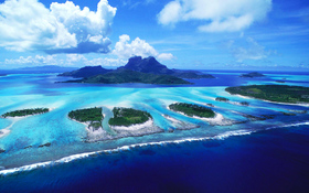 Awesome look on reefs of Bora Bora beach wallpaper