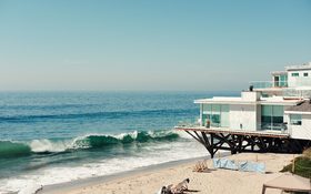 Beach house beside the ocean in Malibu, USA