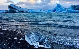 Beautiful cold landscape picture of Icelandic glacier lagoon bay