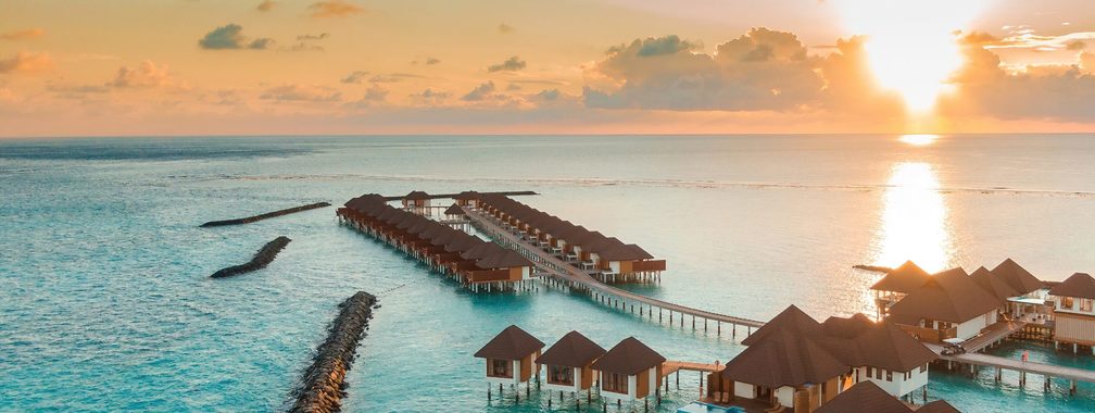 Beautiful scenery over small cottages in the Maldives