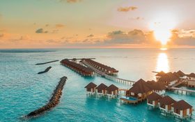 Beautiful scenery over small cottages in the Maldives
