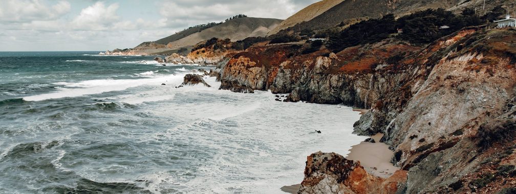 Cough cliffs and waves beside Highway 1, Los Angeles, USA