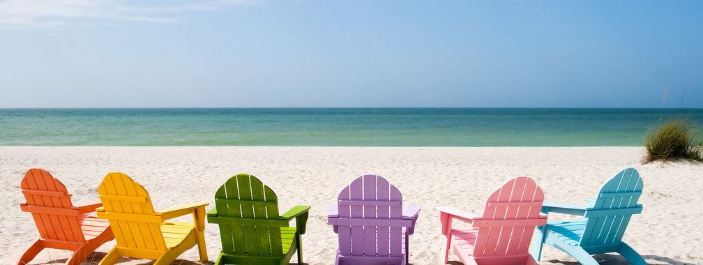 Delightful benches at the beach wallpaper