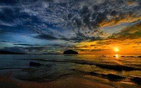 Gorgeous sky over calm ocean in Thailand