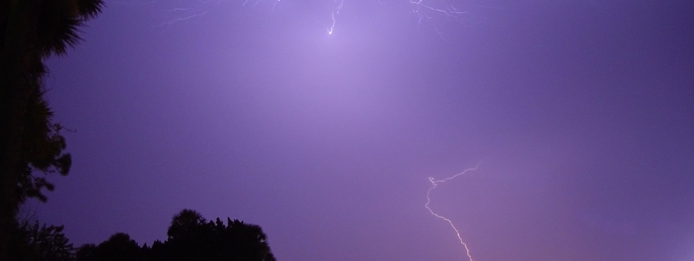 Lightning sky over the Daytona Beach in Florida wallpaper