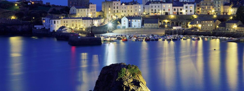 Luminous town of Tenby wallpaper