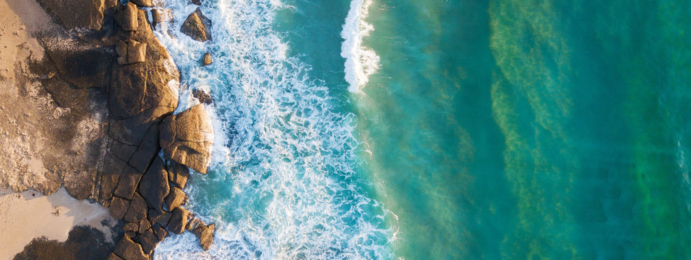 Splashing waves in Kioloa, Australia