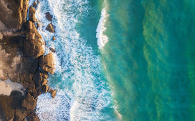 Splashing waves in Kioloa, Australia