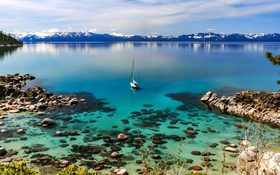 Stunning Sierra Nevada mountain range on the Lake Tahoe