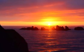 Sunset over the ocean and rocks in Bandon, United States