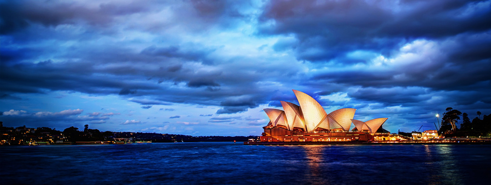 The beautiful wallpaper of the Opera House in Sydney