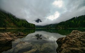 The beauty of Lake Obersee in Glarus, Switzerland