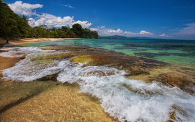 The most exciting waves on the Punta Uva beach