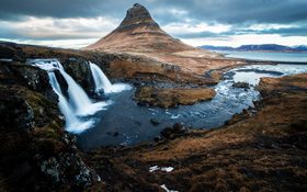 The stunning waterfall at Kirkjufellsfoss, Iceland