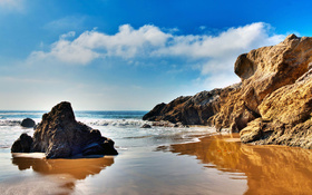 The wallpaper of beach at the Pacific Ocean in Malibu, California