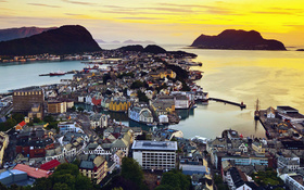 The wallpaper of beautiful morning in Alesund, Norway