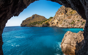 Turquoise water and blue sky in Mallorca, Spain