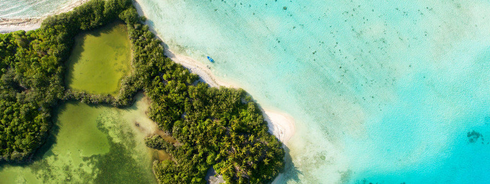 Turquoise water and peace on white-sand beaches in Thinadhoo, Maldives