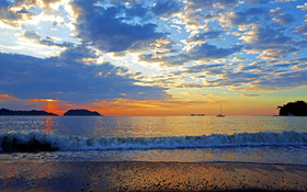 Wallpaper of colorful sunset in the Guancaste, Costa Rica