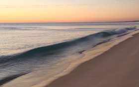 Wavy ocean at Swanbourne beach, Perth, Australia