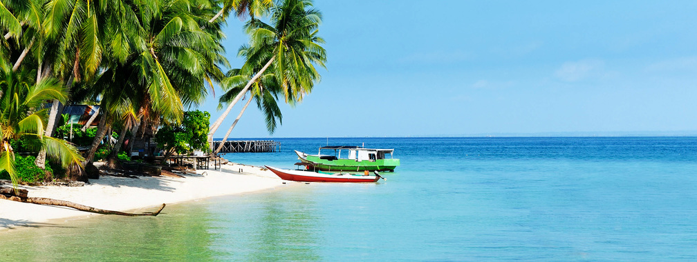 White sandy beach of the Derawan Islands wallpaper
