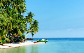 White sandy beach of the Derawan Islands wallpaper