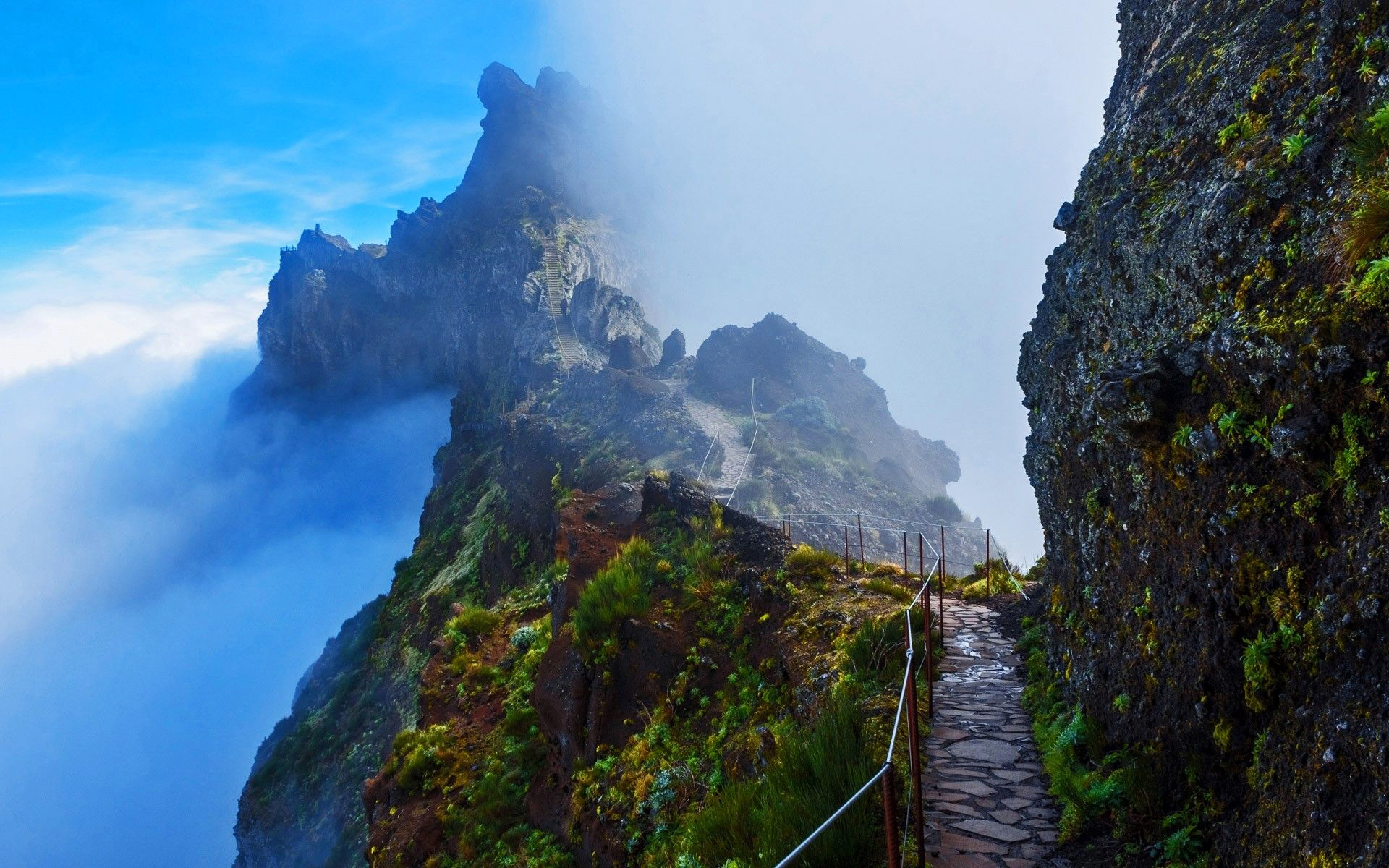 mountain-trail-in-madeira-portugal-beach-wallpapers