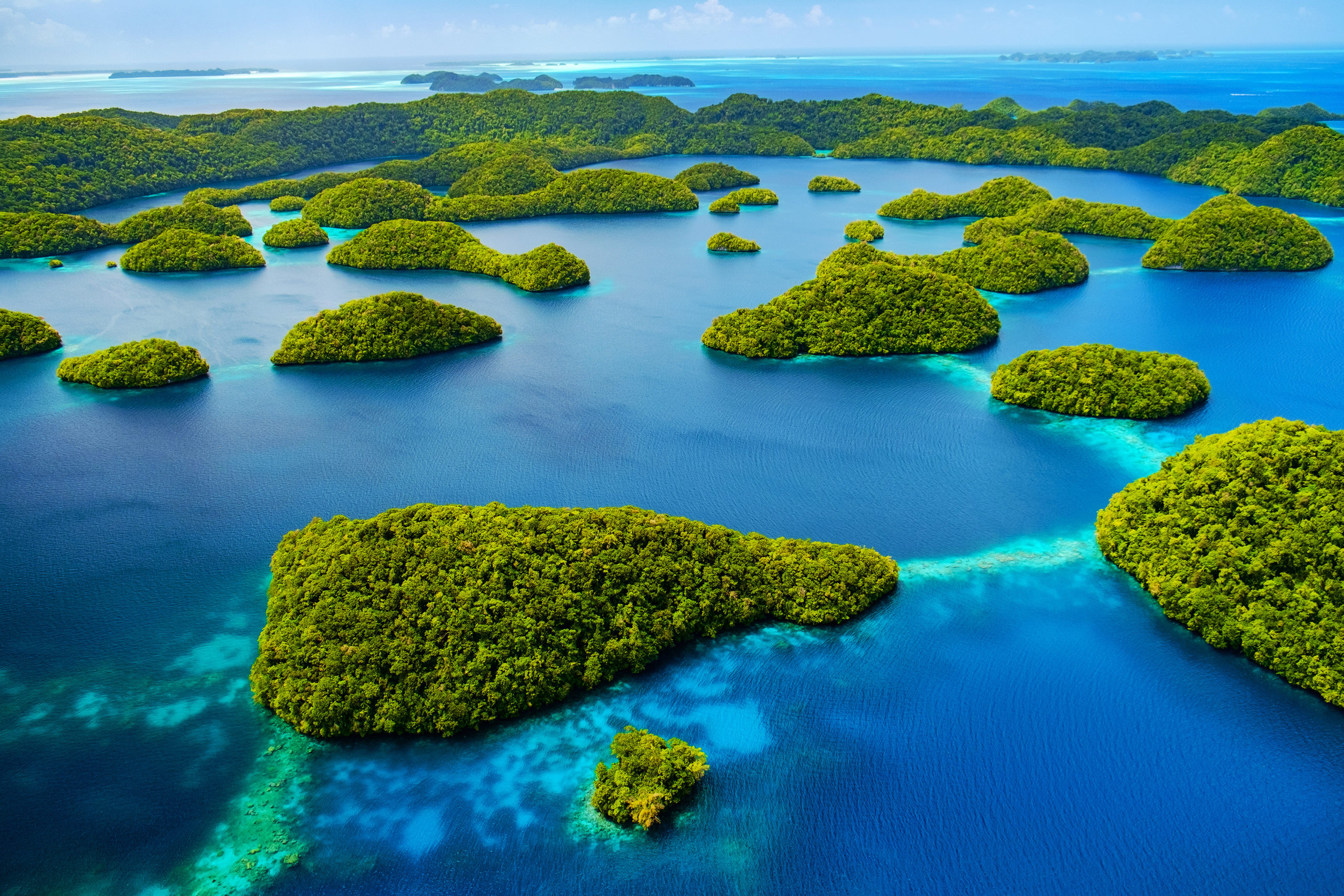 Четырех тысячах островов. Острова Раджа-Ампат. Архипелаг Палау. Архипелаг Фиджи. Коралловые острова Палау.