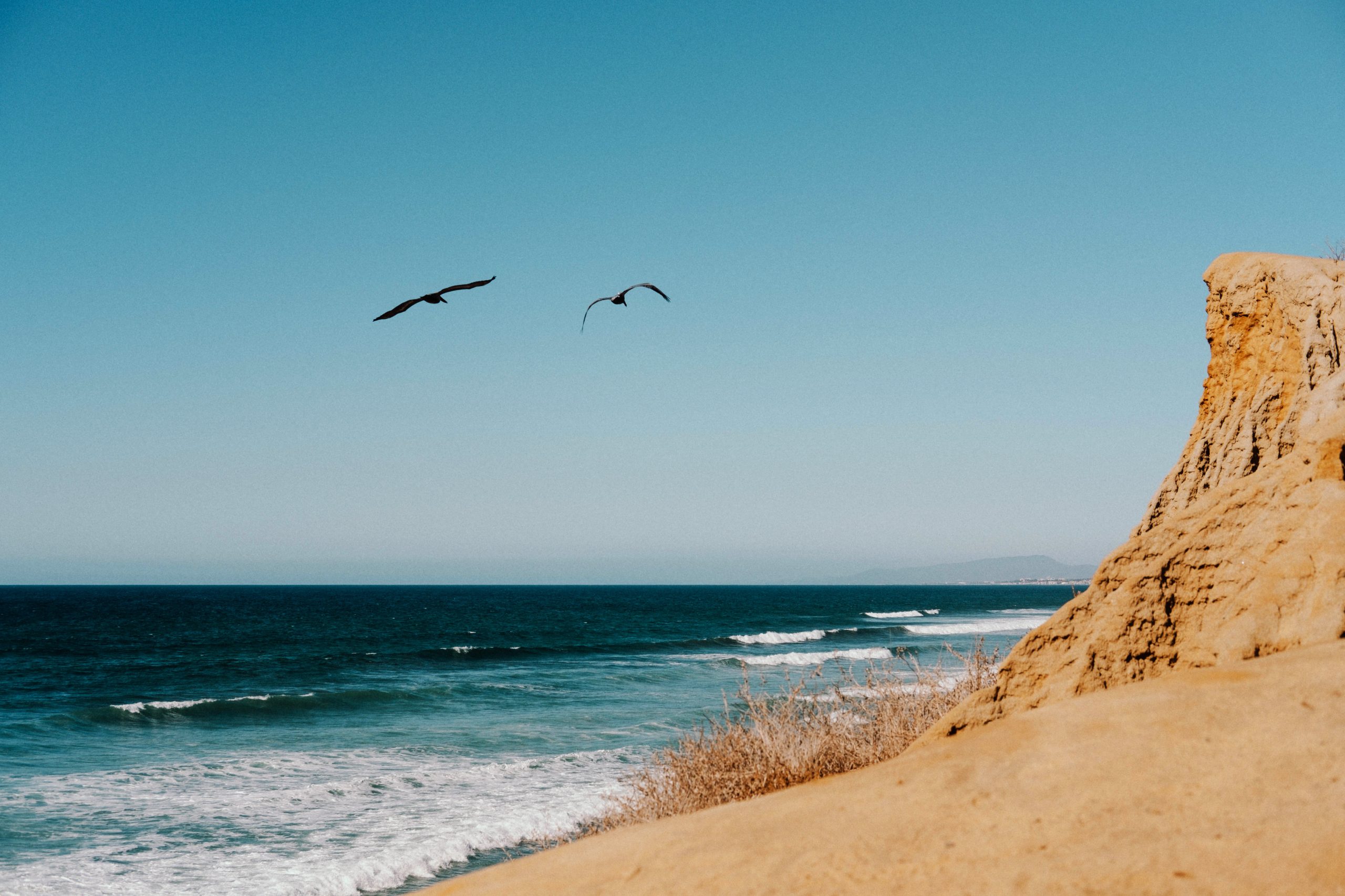 The clear skies and crystal clear water of San Diego, California